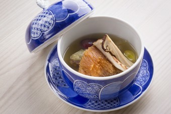 伝統料理に和のエッセンスを加えた名物『の弥七 風仏佛湯』