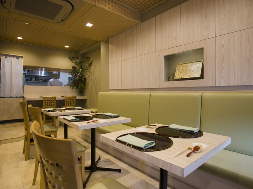 従来の中華料理店のイメージを覆す、落ち着きある和空間