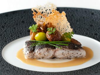 天然紅葉鯛、根セロリのピュレとソースアルベールを添えて