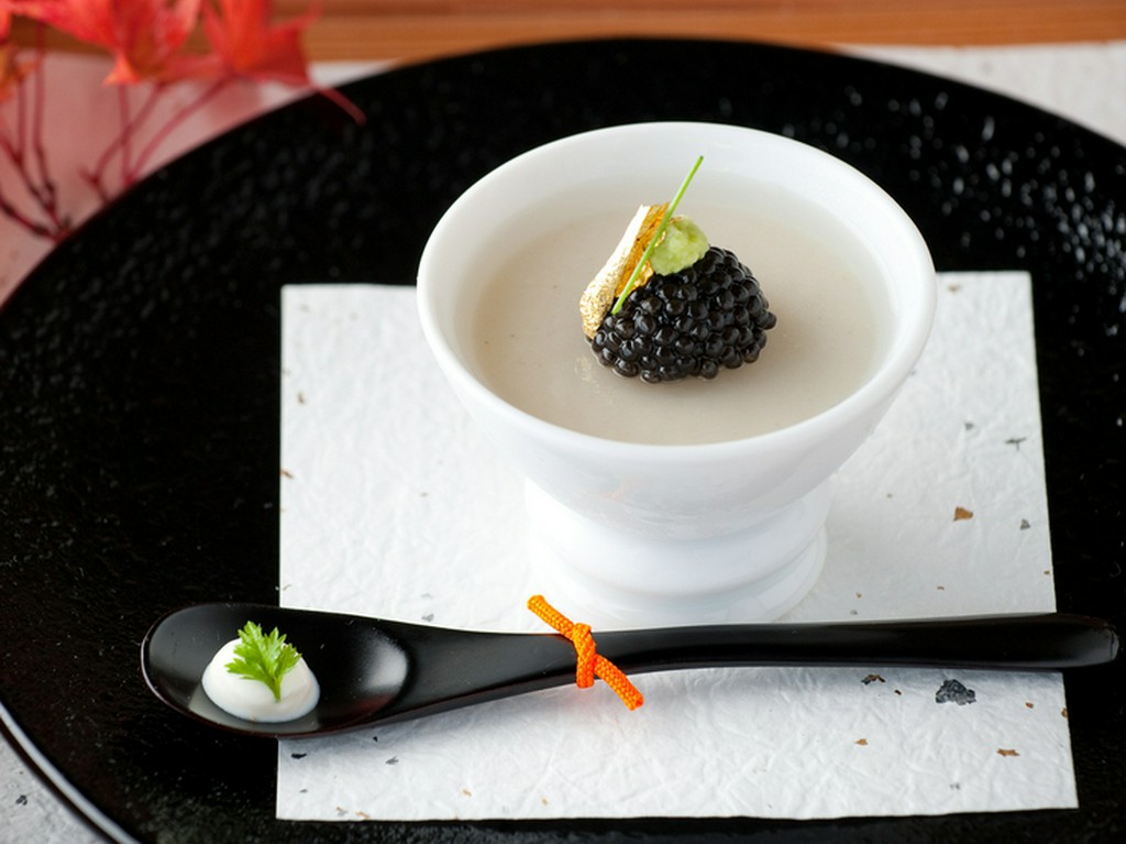 ソース・エミュリュッショネの技法で炊き上げたそばがき