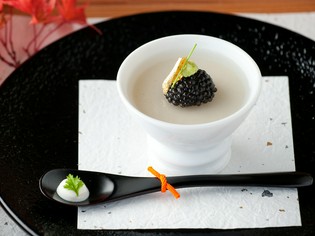 ソース・エミュリュッショネの技法で炊き上げたそばがき