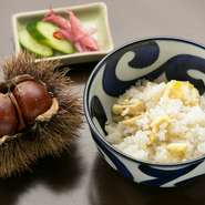 ベースは旬の無農薬野菜や魚料理なので、おのずとヘルシーな料理の数々が並びます。しっかりと素材の味を引き出し、大地の恵みや海の恵みのエネルギーを感じて身も心も満足感でいっぱいになります。