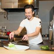 食材にこだわるのはもちろんですが、オープンして間もないので、美味しい料理のメニュー開発に力を入れています。例えば、鉄板で作るスイーツはどうでしょうか。新作を楽しみにして頂きたいですね。