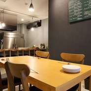 若い人から年配の方までいろいろな人に鉄板焼き料理を味わってもらいたいと思ってます。カウンター席もテーブル席もありますので、友達を誘って気軽に来ていただきたいですね。