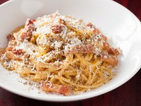 生クリームと牛乳を使わない、本場さながらの味『ローマ風カルボナーラ』