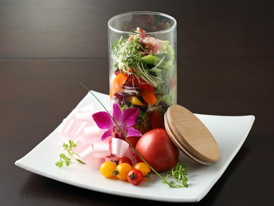 シェイクしていただく『パンチェッタのシーザーサラダ』