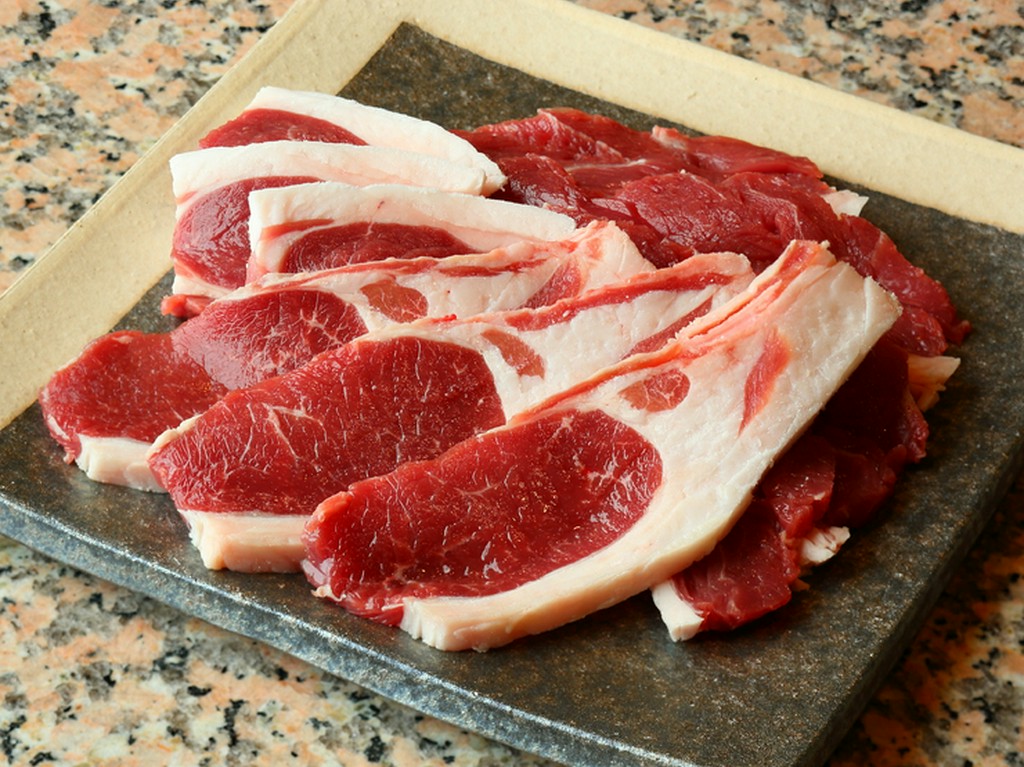 牧場直送で鮮度抜群！　柔らかく上品な甘みのある『国産羊肉』