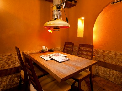 落ち着いた雰囲気の店内で