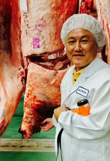 全て黒毛和牛の牝牛で金社長自ら食肉市場で競り落としています。