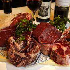 お肉を存分に堪能できる『かたまり肉盛り合わせ　500g/1キロ』
