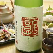 日本酒は鳥取・島根を中心に充実のラインナップ。「王祿」は、年間わずかしか製造されず、酒に関する豊富な知識を有し、認められたお店のみ販売を許される希少な名酒。「王祿」に認められた数少ないお店です。