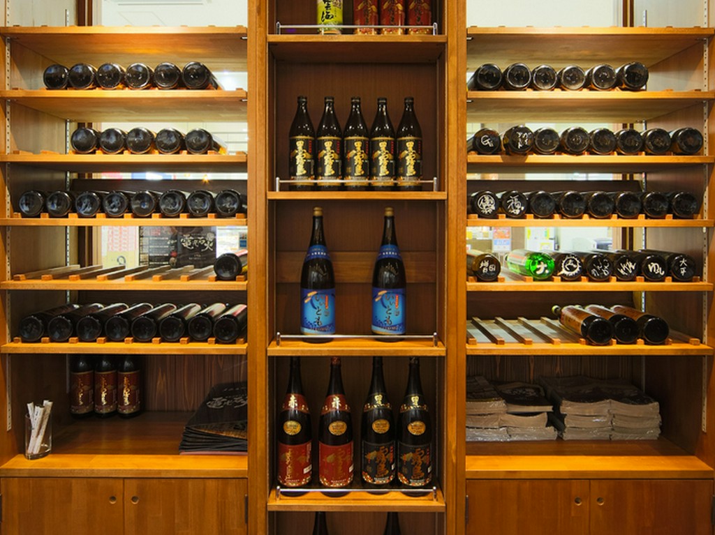 合わせて6種類の焼酎を用意。さまざまなお酒が楽しめる