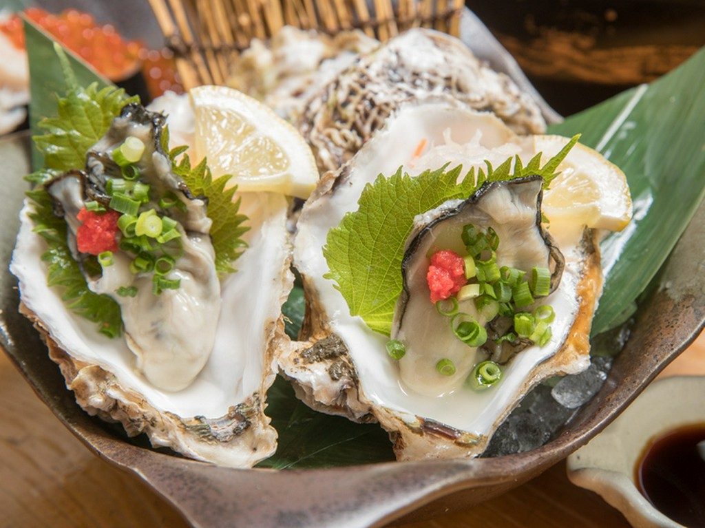 種類に富んだ貝メニューは、どれも特大サイズで高コスパ