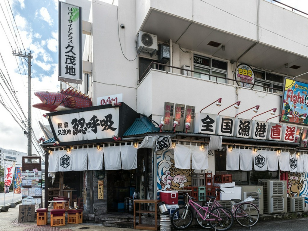 地酒やプレミアム日本酒などがそろう充実のラインナップ