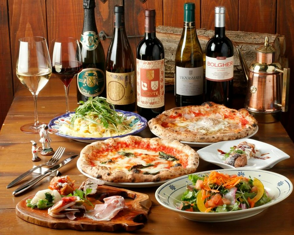 ピザ職人が作る絶品コースは飲み放題も。～30人でお店貸切も歓迎