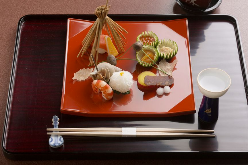 繊細な味わい、見た目の美しさに職人の仕事が行き届く『八寸』