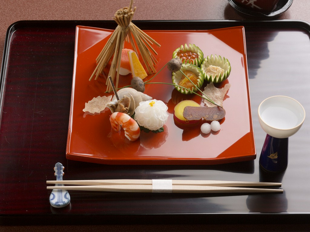 繊細な味わい、見た目の美しさに職人の仕事が行き届く『八寸』