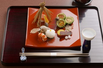 繊細な味わい、見た目の美しさに職人の仕事が行き届く『八寸』