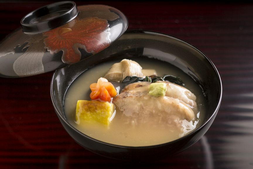 粉打ちした鴨肉、水溶き小麦粉で仕立てる伝統の『治部煮』