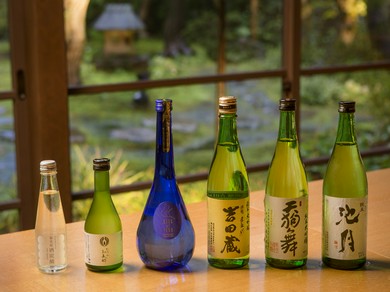 地元石川をはじめとした日本酒が素材を大切にする料理に寄り添う