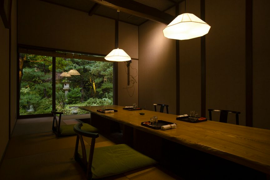 プライベートを約束する3つの部屋。見事な庭園美を望む