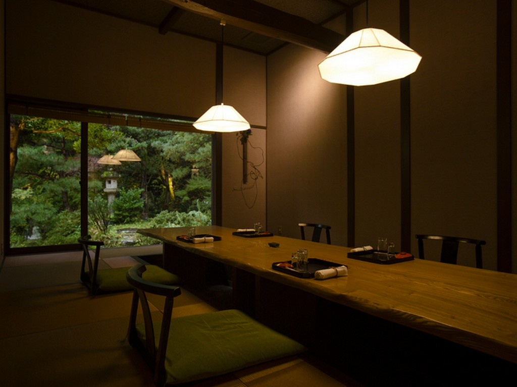 プライベートを約束する3つの部屋。見事な庭園美を望む