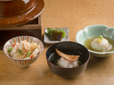 研ぎ澄まされた日本料理をシンプルに引き立てる器