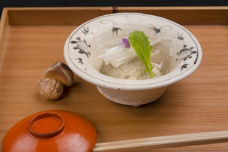 一皿に富山の旬を詰め込んだ『紅ズワイ蟹 舞茸と水菜のお浸し』