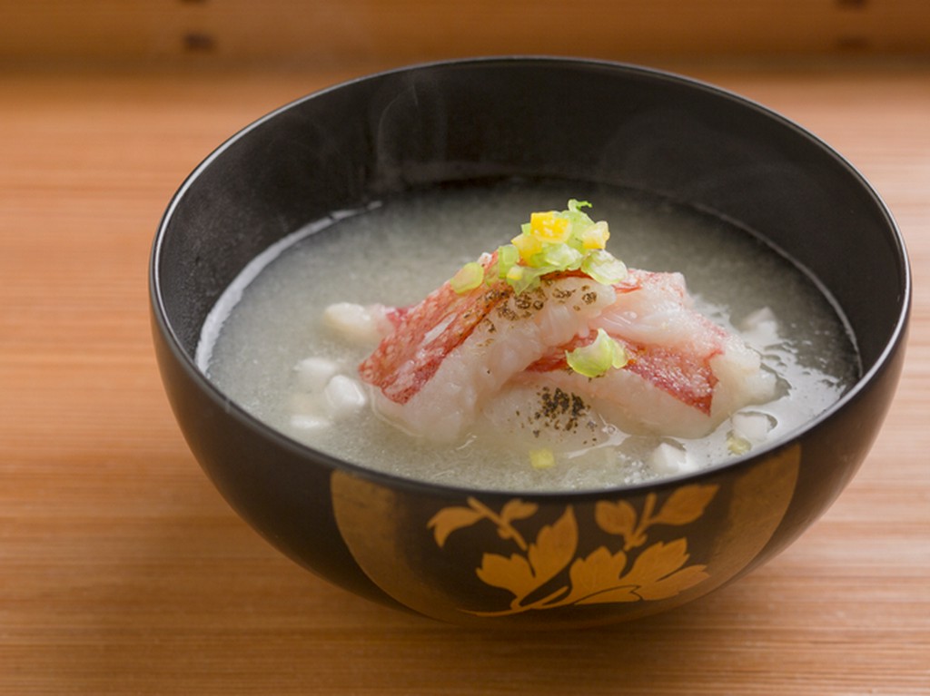 素材の状態を見て都度最適な仕事を施す『本ズワイ蟹真丈』