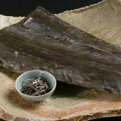 毎回仕込みに2カ月。白海老がほのかに香る塩昆布『はらり粉雪』