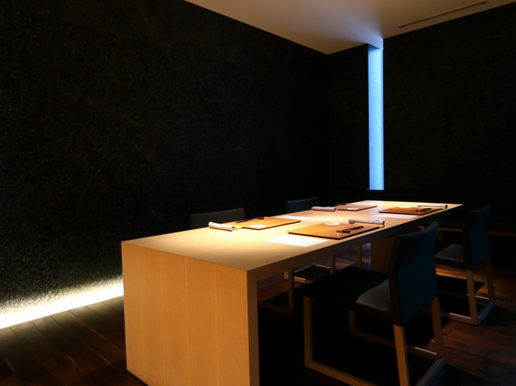 和モダンな雰囲気の2つの個室。繋げれば10名での利用も可能