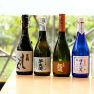 取り扱う日本酒は福井県内の酒蔵のみ。メニューには『黒龍』『梵』『花垣』『早瀬浦』などの8蔵の日本酒がオンリストされていますが、それ以外の福井の地酒も用意。スタッフに気軽に訪ねてください。
