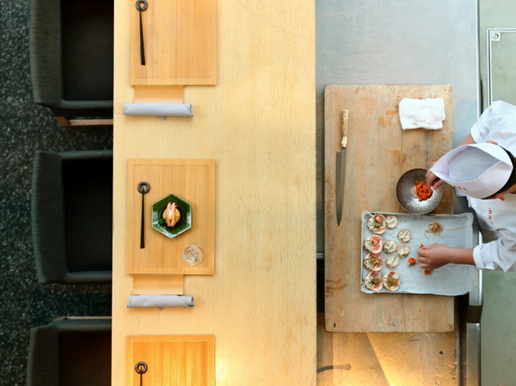 日本料理店ながら、カウンターではフラリと立ち寄れる気軽さも