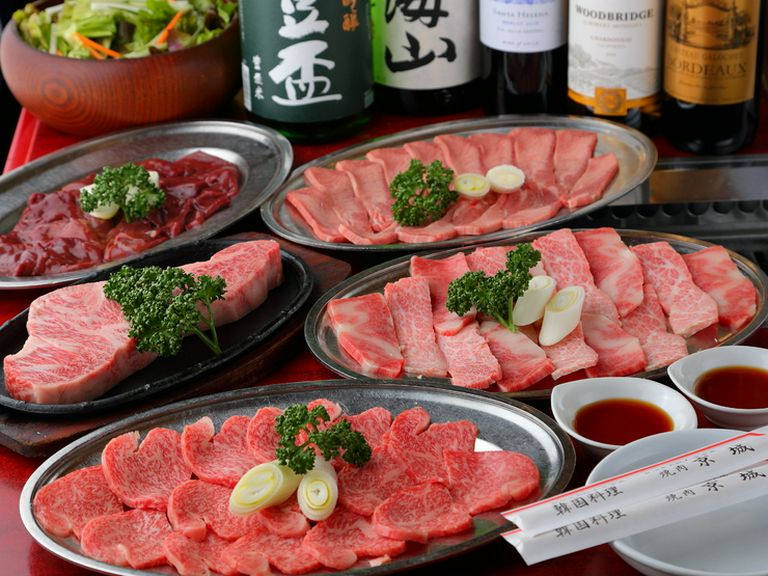 お肉に合う上質なお酒を取り揃え