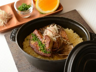 フレッシュオレンジジュースで炊き上げた、さっぱりとしたオリジナルテイスト『ストウブ御飯』