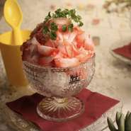 ジンギスカンの後はお口直しに〆の苺たっぷり削りパフェ！