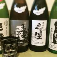 限定生産の超希少な日本酒です。
全品無濾過、そしてできる限り火入れ殺菌をせず、全量瓶貯蔵です。同じ銘柄でもブレンドなしの為、瓶ごとに違いがあります。

※時期、仕入れにより取り扱う種類に限りがあります。