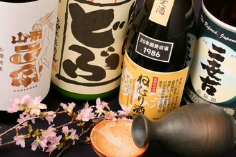 全国の名酒蔵を巡る大将が選んだ、とびきりの日本酒を楽しめる