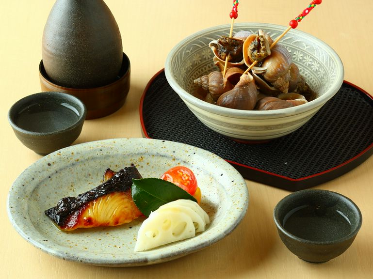 料理人自ら築地市場に赴き、確かな目で選び抜いた新鮮な食材
