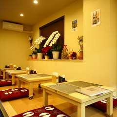 少人数から多人数まで利用できる小上がりの座敷席