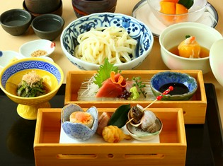 色彩鮮やかで見栄え良く、食べ応えも十分『るり御膳』