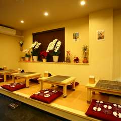 くつろぎの空間で、素材の味わいを活かした料理を堪能