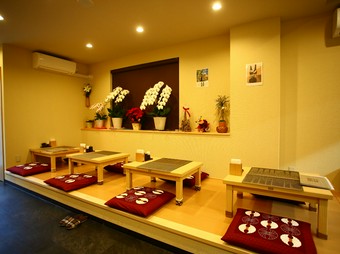 くつろぎの空間で、素材の味わいを活かした料理を堪能