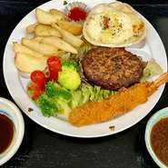 【メニュー】
ハンバーグ（小）　エビフライ（1本）　ウィンナー　ポテト　グラタン　御飯　デザート