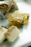 板長手ずから河豚の皮と出汁をゼリー状で固めて作った河豚の煮凝りや魚特有の臭みなどがない虎河豚香ばしく揚げた虎河豚の唐揚げ等、旬の贅をこらした懐石コースです。(上記の御料理は季節によって変わります。)