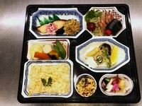 テイクアウトのお弁当となります。
(写真は一例です。)