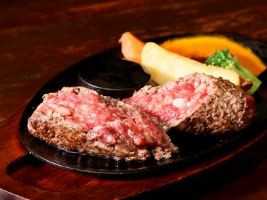 絶品ハンバーグと一緒にお酒を堪能