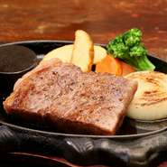 甘味のある脂が特徴の『常陸牛サーロインステーキ』