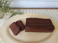 【ご自宅用箱無し】
(原材料)チョコレート、卵、無塩バター、グラニュー糖
(賞味期限)製造日より2週間(要冷蔵)
480g