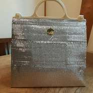 お持ち帰りに時間がかかるお客様は、保冷バックをお求めいただくか、ご持参ください。